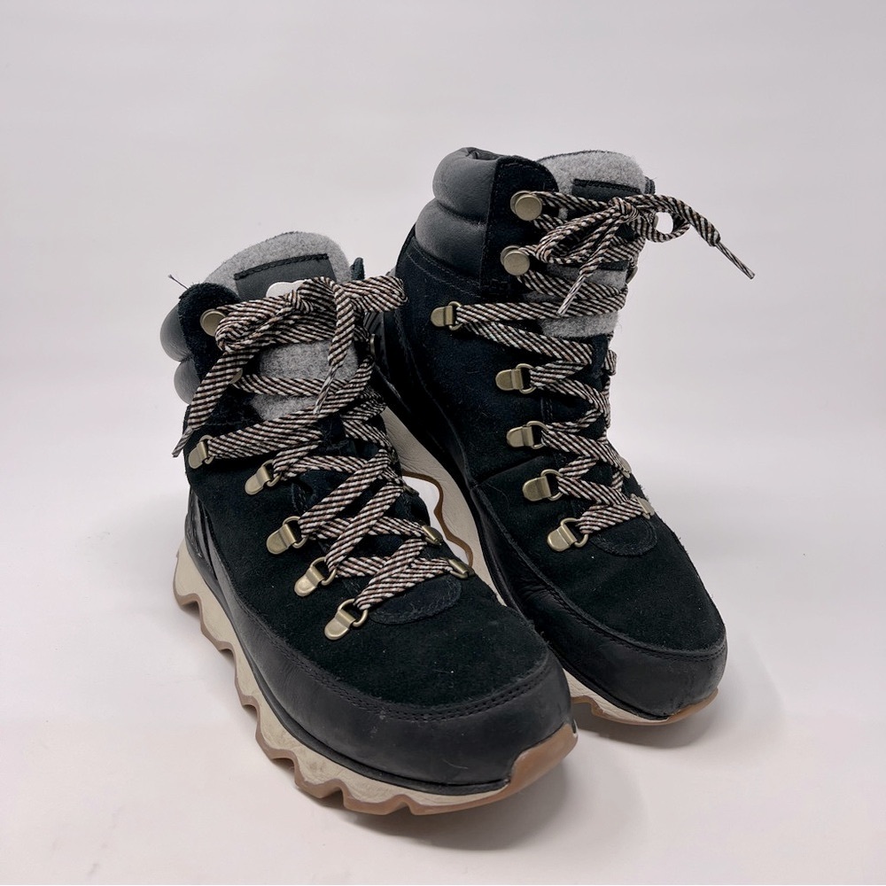 EUC Black Kinetic Conquest Boots by Sorel - Size 7.5